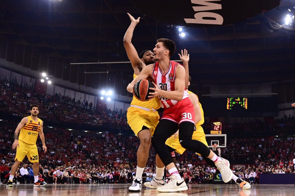 Όλα για όλα από τον Ολυμπιακό για την ισοφάριση κόντρα στην Μπαρτσελόνα