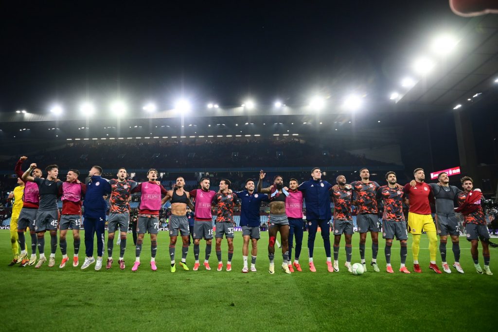 Το «ερυθρόλευκο» πάρτι μετά τη σπουδαία νίκη στο Villa Park (vid+pics)