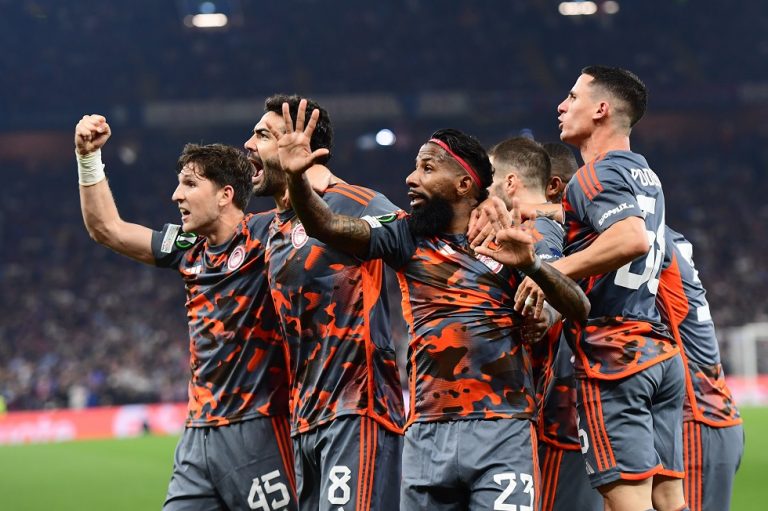 A Bola: «Λάμψη Τσικίνιο και Ποντένσε στη νίκη του Ολυμπιακού»