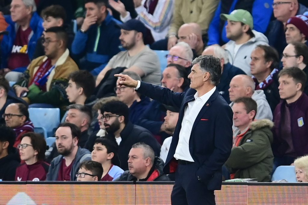 Όταν τρεις διαφορετικές ομάδες  προετοιμάζονται για να παίξουν εναντίον σου