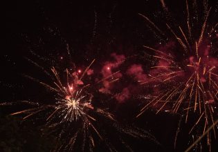 Πάσχα: Ζημιές και τραυματισμοί από τις κροτίδες και τα βεγγαλικά της Ανάστασης