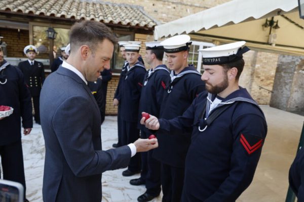 «Πες την αλήθεια ήταν ξύλινο» – Ο Κασσελάκης σπάει… αυγά στο Tik Tok