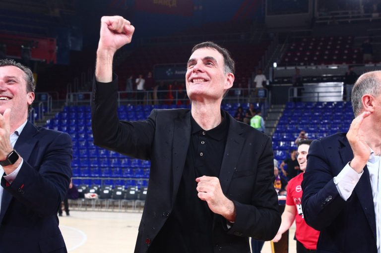 Υποκλίθηκε στους παίκτες του ο Μπαρτζώκας: «Είναι απίστευτο αυτό που κάνατε»