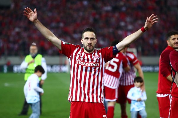 Φορτούνης: «Ευχαριστούμε τον κόσμο του Ολυμπιακού – Τον περιμένουμε στον τελικό» (vid)