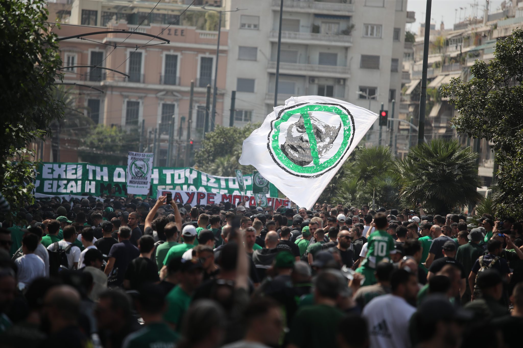 Χιλιάδες οπαδοί του Παναθηναϊκού στο συλλαλητήριο κατά του Αλαφούζου (pics)