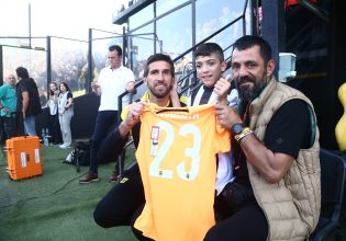 Στο «Κλεάνθης Βικελίδης» για να δει το ντέρμπι Άρης-ΠΑΟΚ ο μικρός Γιαννάκης