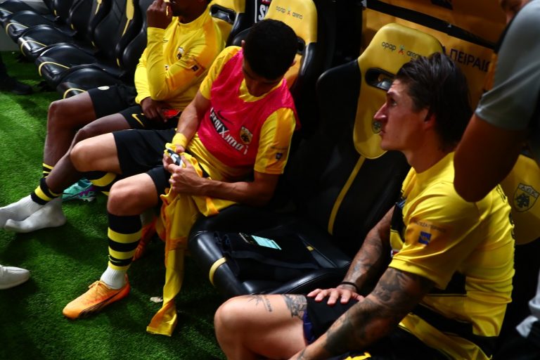 Πως έζησαν στον πάγκο της ΑΕΚ τη χαμένη ευκαιρία του Ανσαριφάρντ (vid)