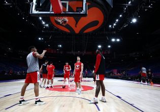 Η αγάπη των φιλάθλων, οι selfies, η ομιλία Μπαρτζώκα και στιγμές από την προπόνηση (vid)