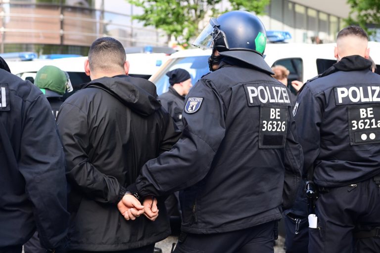 Συνελήφθησαν οι Τούρκοι οπαδοί και οδηγήθηκαν εκτός γηπέδου