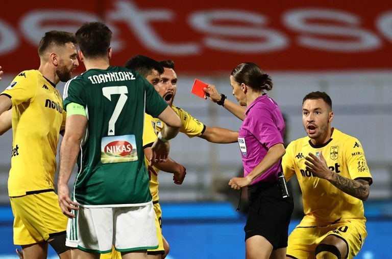 Τρεις κόκκινες στον τελικό Κυπέλλου ανάμεσα σε Παναθηναϊκό και Άρη (vid)