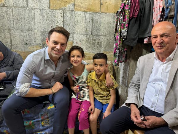 Τσακωμός ΣΥΡΙΖΑ – ΝΔ για τις (μη) selfie του Στέφανου Κασσελάκη στην Παλαιστίνη
