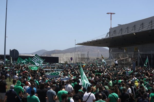 Live Streaming: Η άφιξη του Παναθηναϊκού στην Ελλάδα