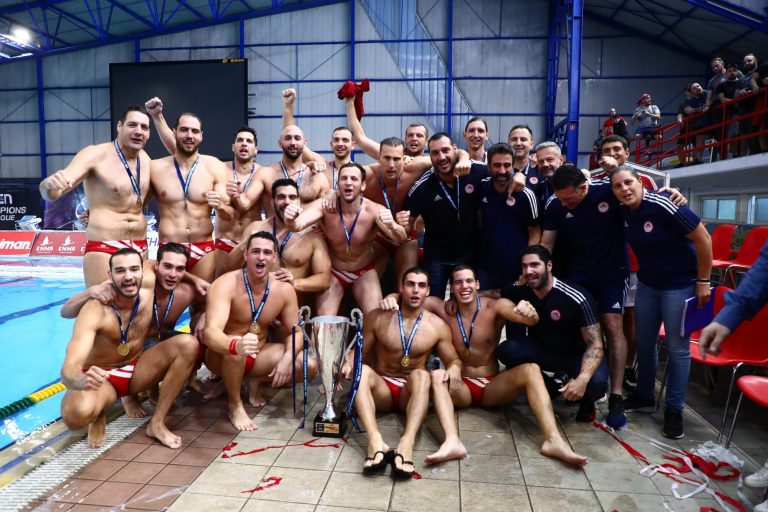 Ολυμπιακός: Η απονομή του τροπαίου και τα συγχαρητήρια από ΠΑΕ και ΚΑΕ (pics)