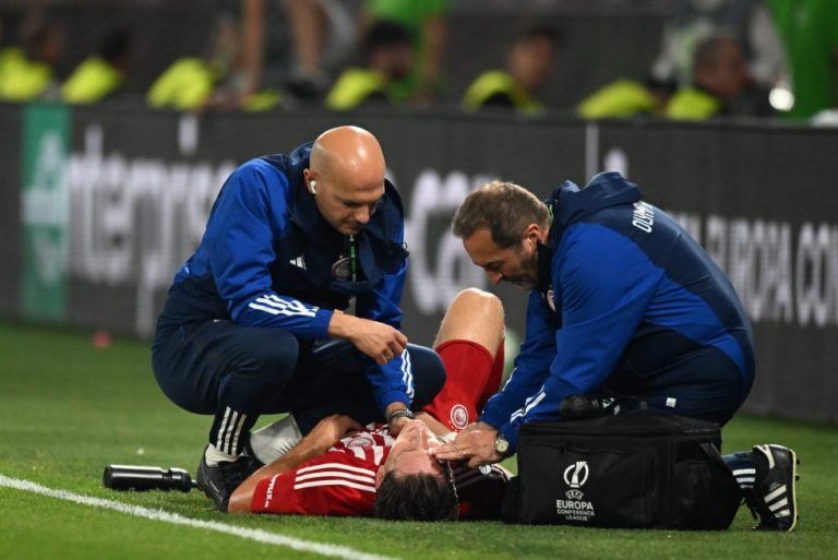 Ο Ρέτσος ζαλιζόταν μετά από σύγκρουση με τον Μπελότι, ωστόσο παρέμεινε στο ματς (vid)