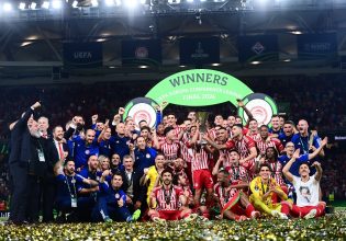 «Τρέλα από τον κόσμο: «Περαία μου, με τον Σαρωνικό σου, που έχεις για καμάρι σου τον Ολυμπιακό σου»! (vid)