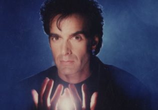 Guardian: Πολλές γυναίκες κατηγορούν τον «μάγο» Ντέιβιντ Κόπερφιλντ για σεξουαλική παρενόχληση