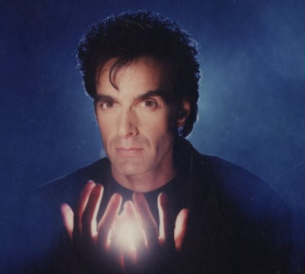 Guardian: Πολλές γυναίκες κατηγορούν τον «μάγο» Ντέιβιντ Κόπερφιλντ για σεξουαλική παρενόχληση