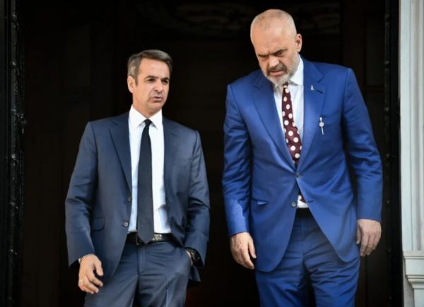 Ένα χρόνο μετά τη σύλληψη Μπελέρη η προκλογική φιέστα Ράμα – Η ενόχληση Μητσοτάκη δεν αρκεί, λένε τα κόμματα