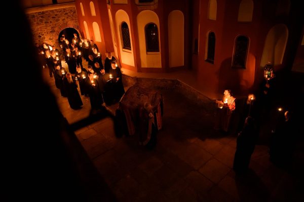 Πάσχα στο Άγιον Όρος – «Η εορτή των εορτών, η πανήγυρις των πανηγύρεων…»