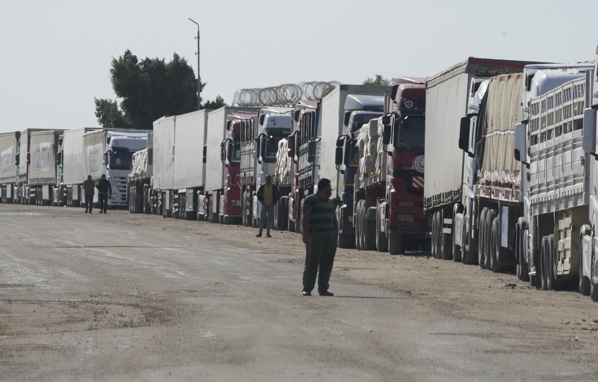 ΟΗΕ: Σχεδόν 100 φορτηγά με ανθρωπιστική βοήθεια έφτασαν στη Λωρίδα της Γάζας