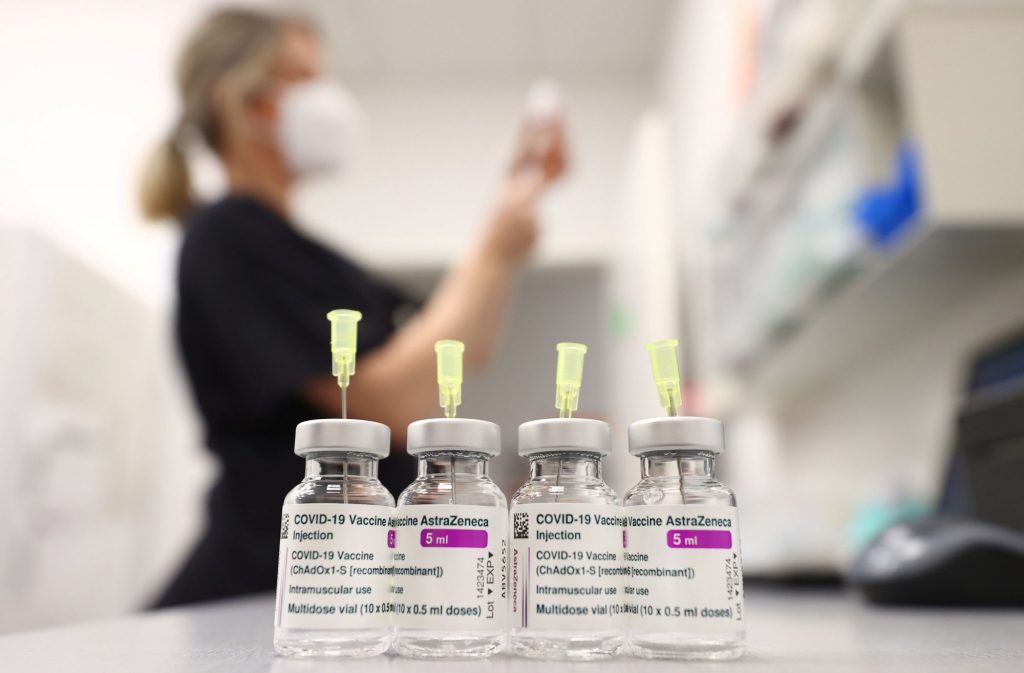 ΑstraZeneca: Η απόσυρση, οι παρενέργειες, η ανησυχία και τι λένε οι ειδικοί για όσους έκαναν το εμβόλιο