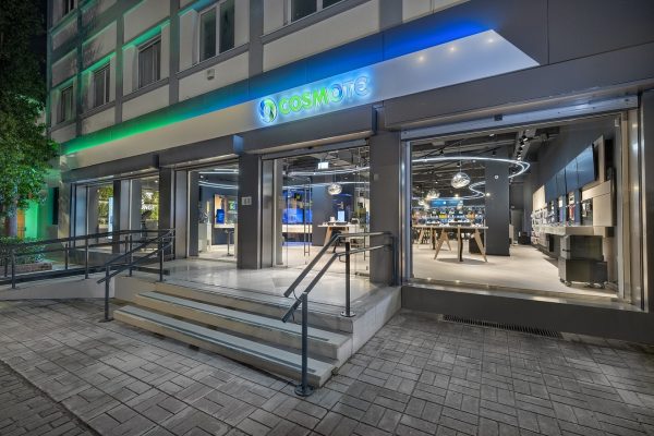 Νέα ψηφιακή εμπειρία στα καταστήματα COSMOTE