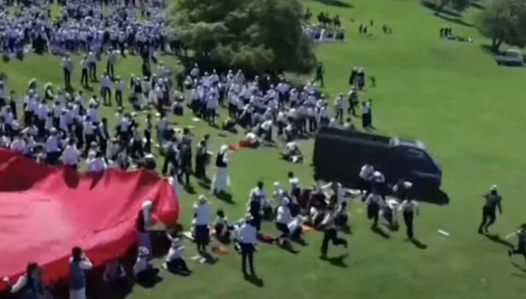 Κιργιστάν: Φορτηγό παρέσυρε και τραυμάτισε 29 μαθητές – Τρομακτικό βίντεο