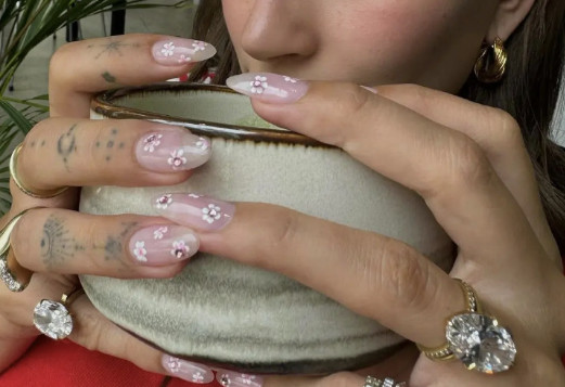 Διαδίκτυο: Τα 5 πιο διάσημα δαχτυλίδια αρραβώνων που έχουν «γκρεμίσει» το διαδίκτυο – Ποιες τα φορούν