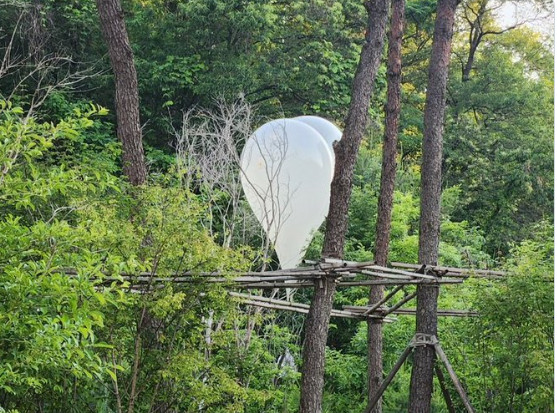 Η Βόρεια Κορέα έριξε μπαλόνια με σκουπίδια στη Νότια