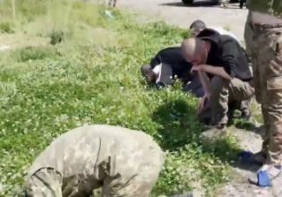 Πόλεμος: Ανταλλαγή αιχμαλώτων ανάμεσα στη Ρωσία και την Ουκρανία (βίντεο)