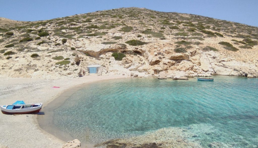 Guardian: Αυτό το ελληνικό νησί εξυμνεί για τις παραλίες του – Εκτενές αφιέρωμα