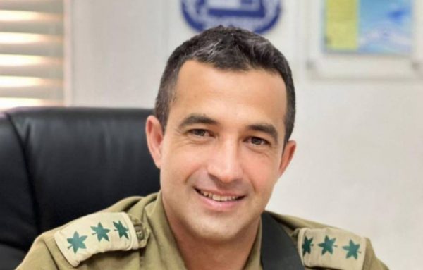 Χαμάς: Υποστηρίζει ότι κρατά Ισραηλινό διοικητή που θεωρούνταν νεκρός από τις 7 Οκτωβρίου, ανάρτησε βίντεο