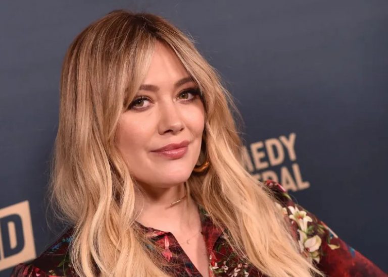 Χίλαρι Νταφ: Γέννησε το τέταρτο παιδί της μέσα στο σπίτι της – Φωτογραφίες από τον τοκετό