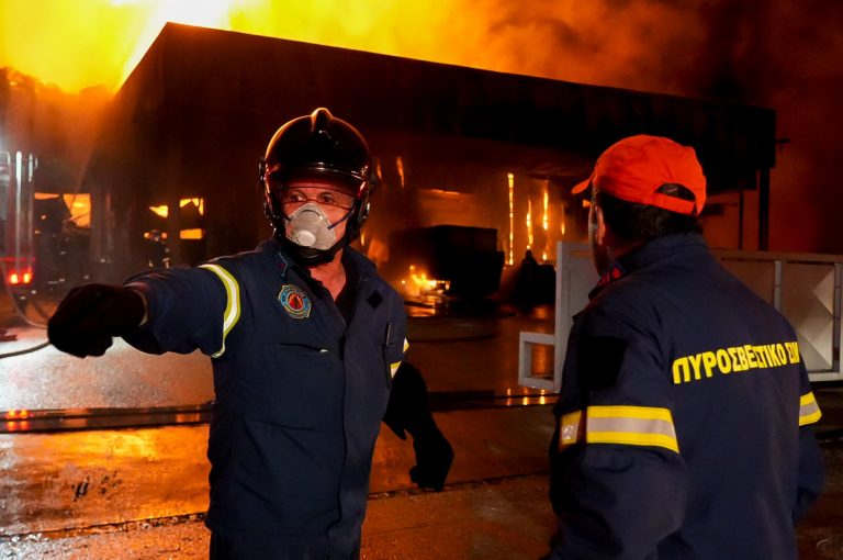 Εισαγγελική παρέμβαση για την πυρκαγιά σε εργοστάσιο στη Λαμία