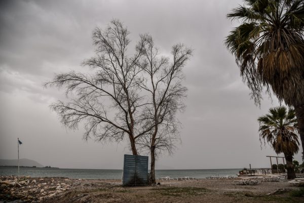 Καιρός: Βροχές, καταιγίδες και αφρικανική σκόνη – Πού θα είναι έντονα τα φαινόμενα