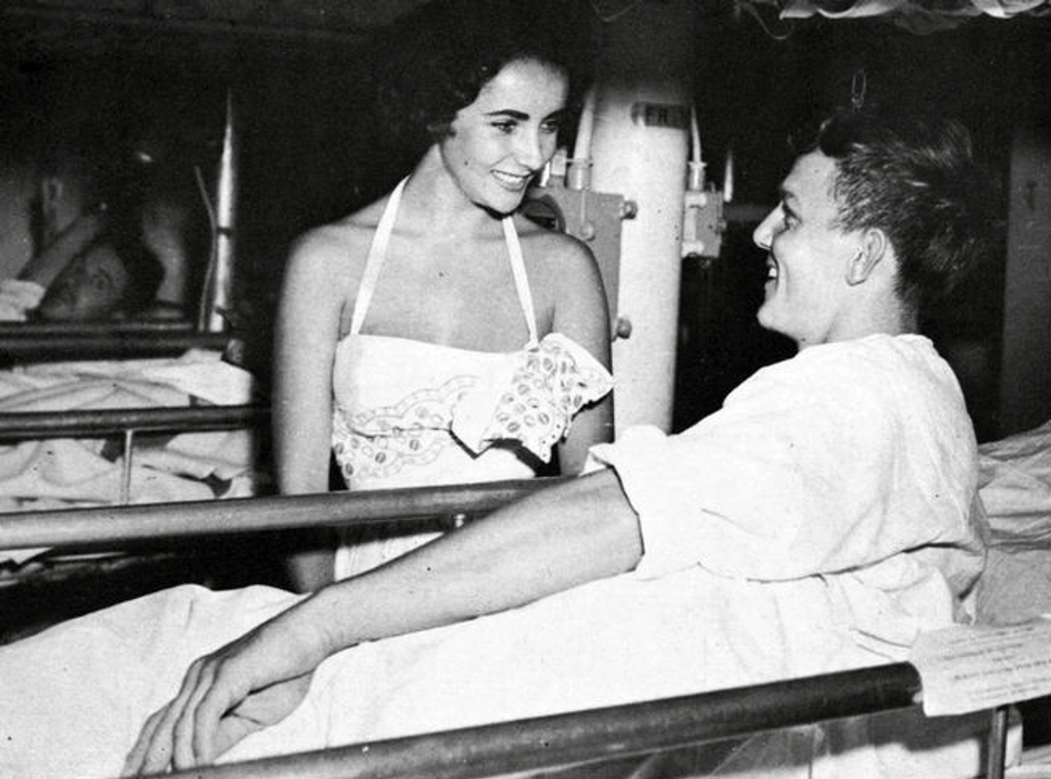 Carlton Hotel – Το ξενοδοχείο των Καννών που η Ελίζαμπεθ Τέιλορ επισκέφθηκε και με τους 7 συζύγους της