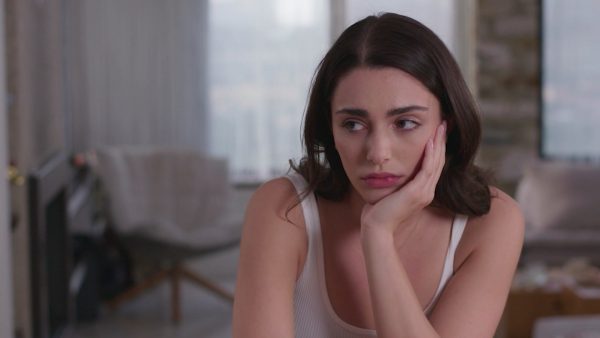 Η Γη της Ελιάς: Η Αριάδνη αδυνατεί να ξεπεράσει τον Χρήστο και βασανίζεται