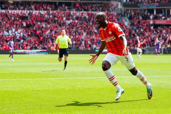 Πρωταθλήτρια η Αϊντχόφεν μετά από έξι χρόνια (4-2)