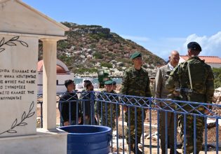 Φυλάκια στο Καστελλόριζο επισκέφθηκε ο Δένδιας – Κατέθεσε στεφάνι στο μνήμα της «Κυράς της Ρω»
