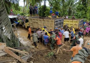 Ινδονησία: Τουλάχιστον 28 νεκροί, ανάμεσά τους παιδιά, από τις πλημμύρες στη Δυτική Σουμάτρα