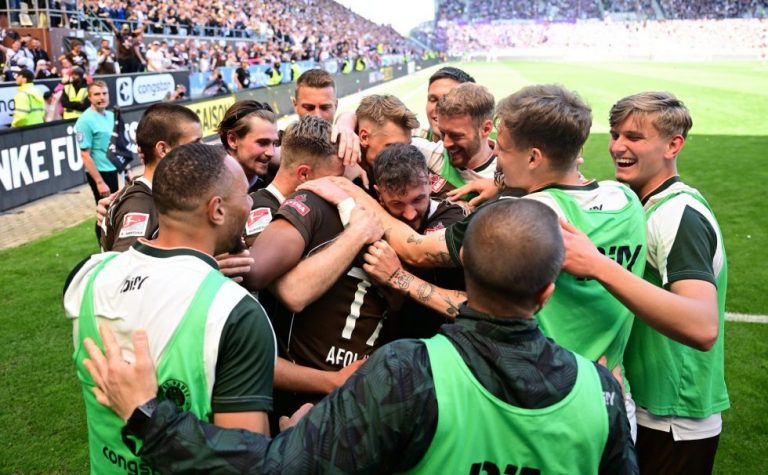 Ανέβηκε στην Bundesliga η Σαν Πάουλι του Σάλιακα μετά από 13 χρόνια (pic+vid)