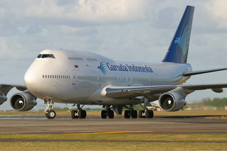 Boeing: Φωτιά σε κινητήρα αεροπλάνου αμέσως μετά την απογείωση – Προσγειώθηκε με ασφάλεια