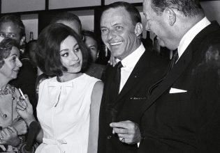 Ραφαέλα Καρά και Φρανκ Σινάτρα: Η αλήθεια για τον «κρυφό» δεσμό τους