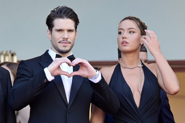 Φετσιβάλ Καννών 2024: Εντυπωσιακή η Αντέλ Εξαρχόπουλος