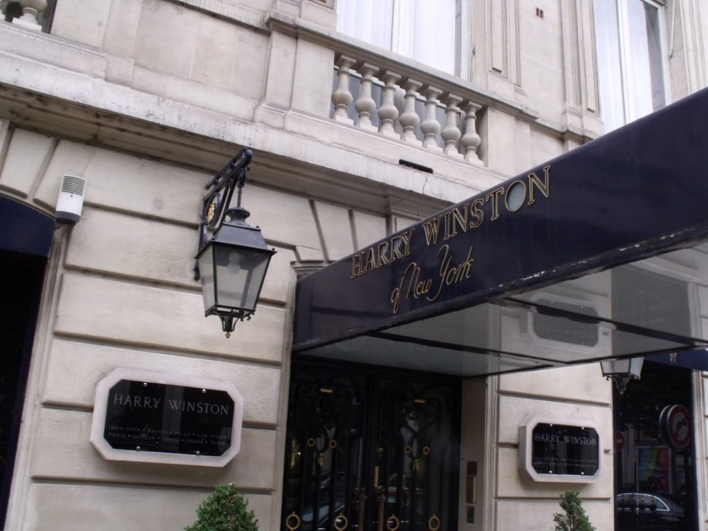 Γαλλία: Ένοπλη ληστεία στο «κοσμηματοπωλείο των σταρ» στο Παρίσι