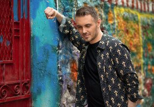 Μιχάλης Χατζηγιάννης: Ξεκινά την καλοκαιρινή περιοδεία από το θέατρο Βράχων