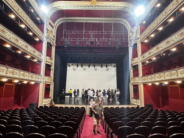 Με μεγάλη επισκεψιμότητα η ξενάγηση στο Δημοτικό Θέατρο Πειραιά στις «Ημέρες Θάλασσας 2024»