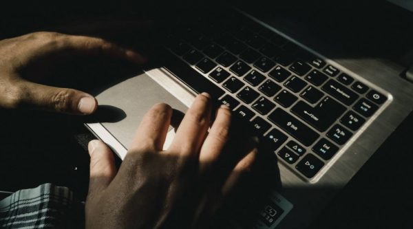 Ιωάννινα: Ανήλικοι βιντεοσκοπούσαν ερωτικές πράξεις με ανήλικες και διακινούσαν το υλικό
