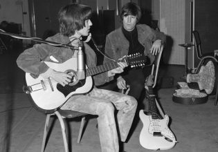 Τζον Λένον: «Έσπασε» το ρεκόρ δημοπρασιών των Beatles η κιθάρα του από το άλμπουμ «Help!»