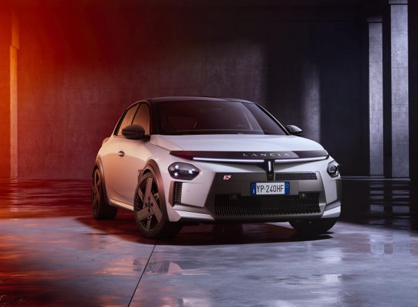 Lancia Ypsilon HF: Επαναφέροντας σπορ αναμνήσεις